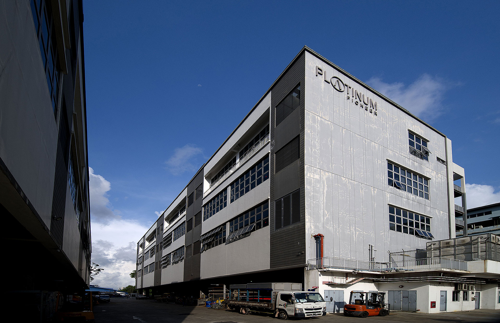Platinum Pioneer image