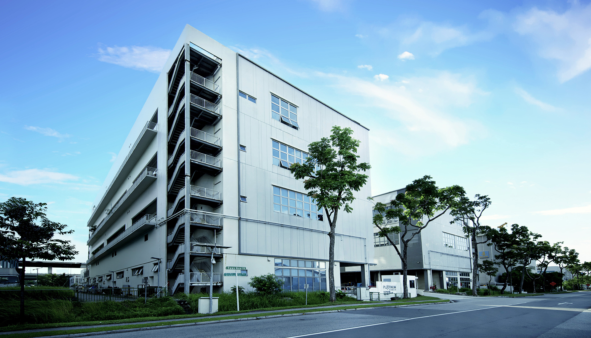 Platinum Pioneer image